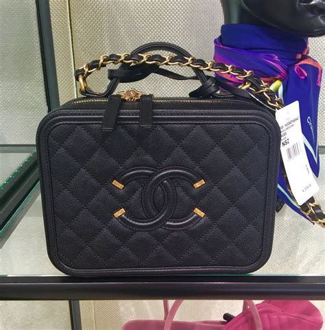 borsa chanel vanity|Chanel vanity cases.